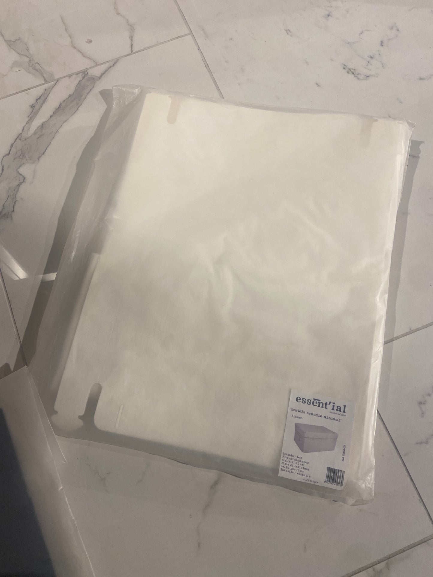 ESSENT'IAL SCATOLA ARMADIO MINIMAL