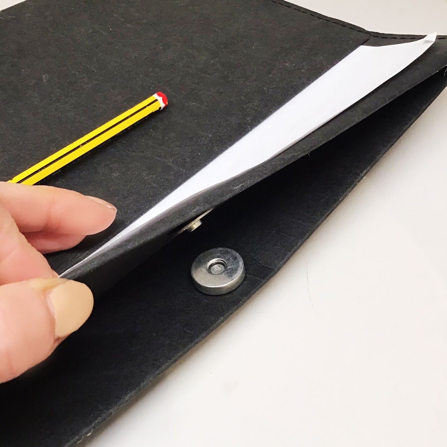 ESSENT'IAL TABLET & DOCUMENTS